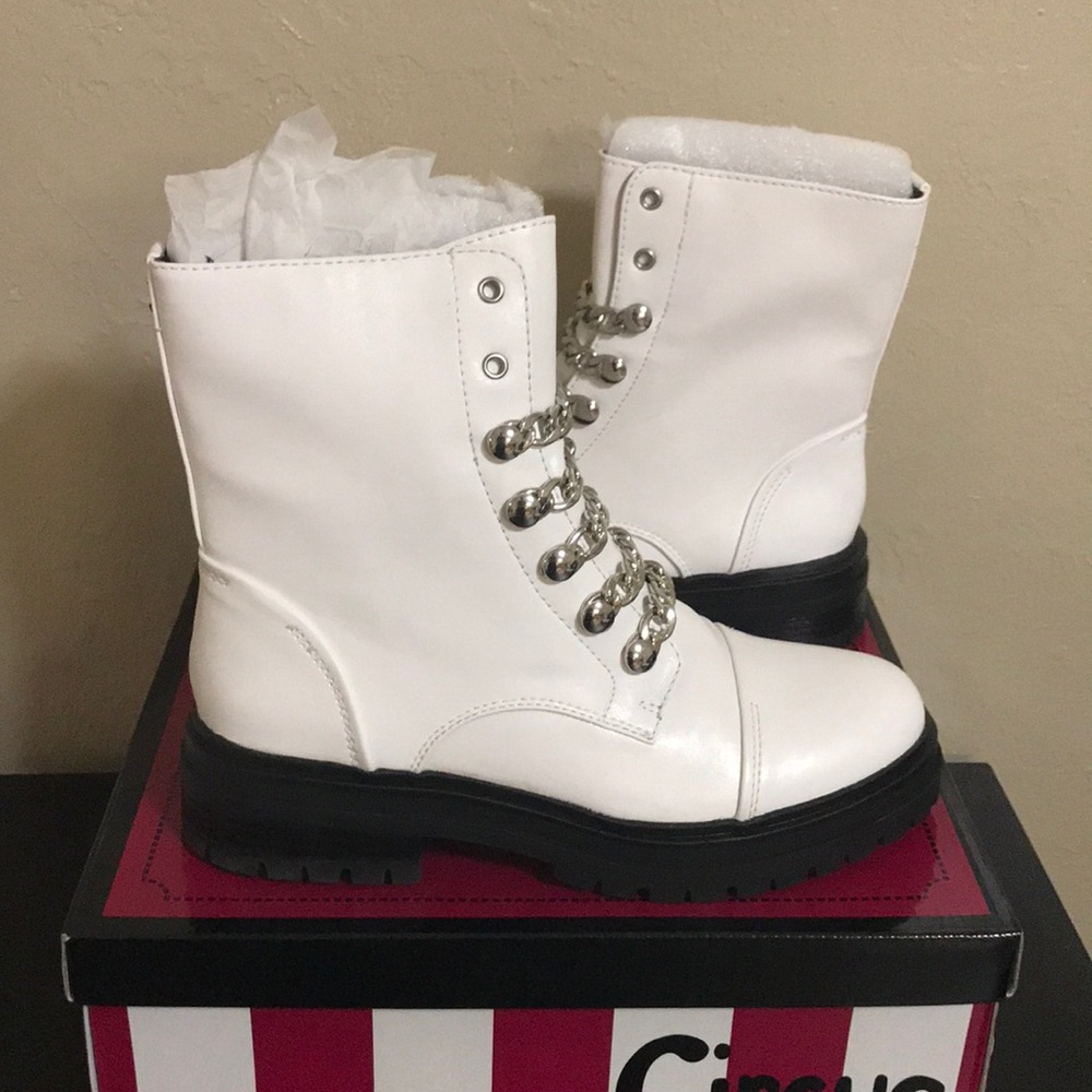 Circus By Sam Edelmen White Booties❤️